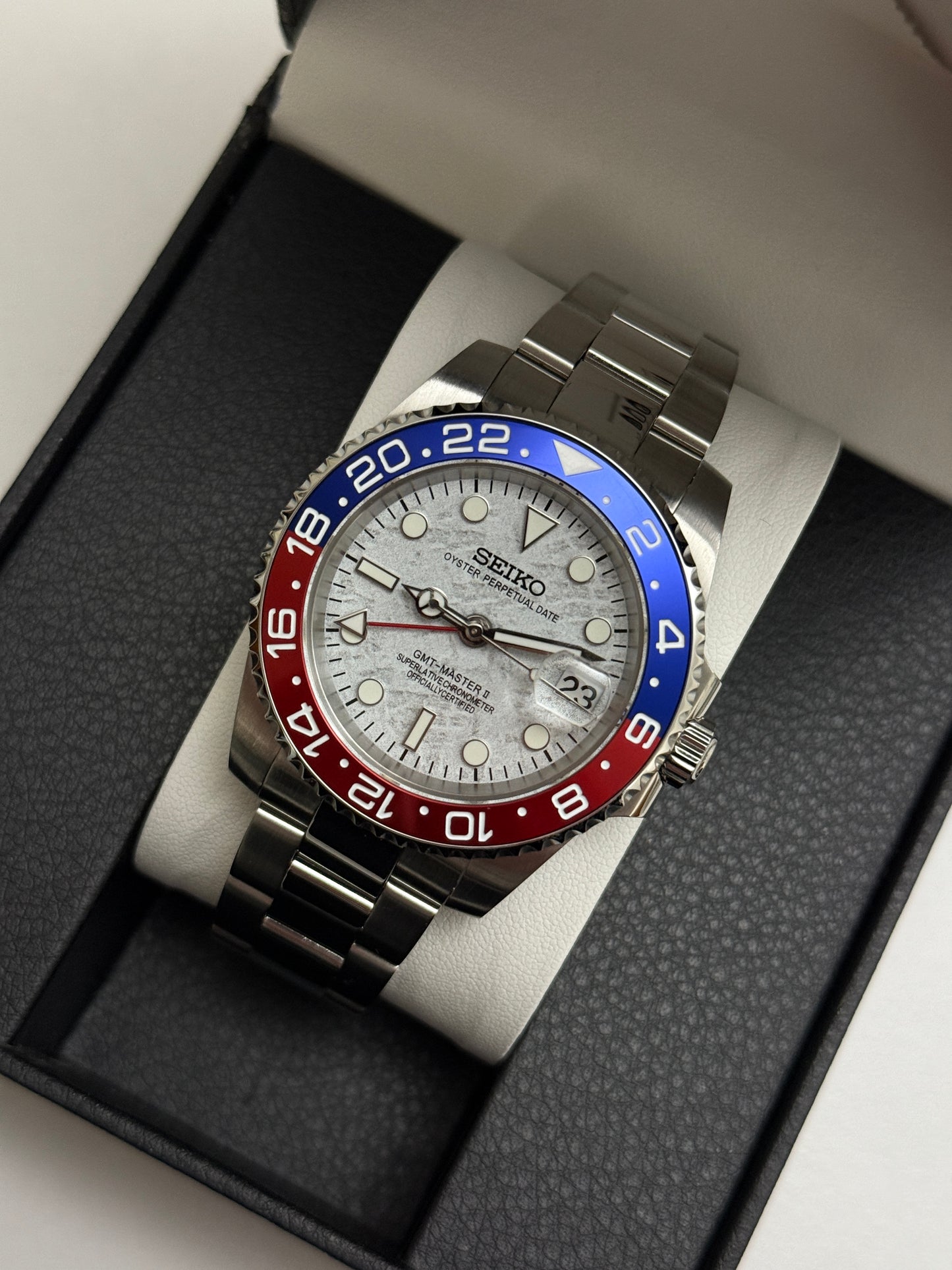 Whiteout V2 Pepsi Sub GMT Custom Seiko Mod