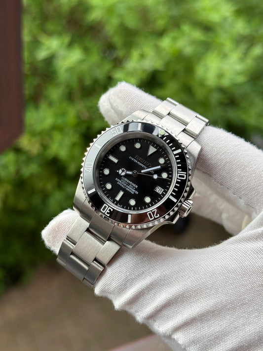 Black Dateless Submariner Custom Seiko Mod