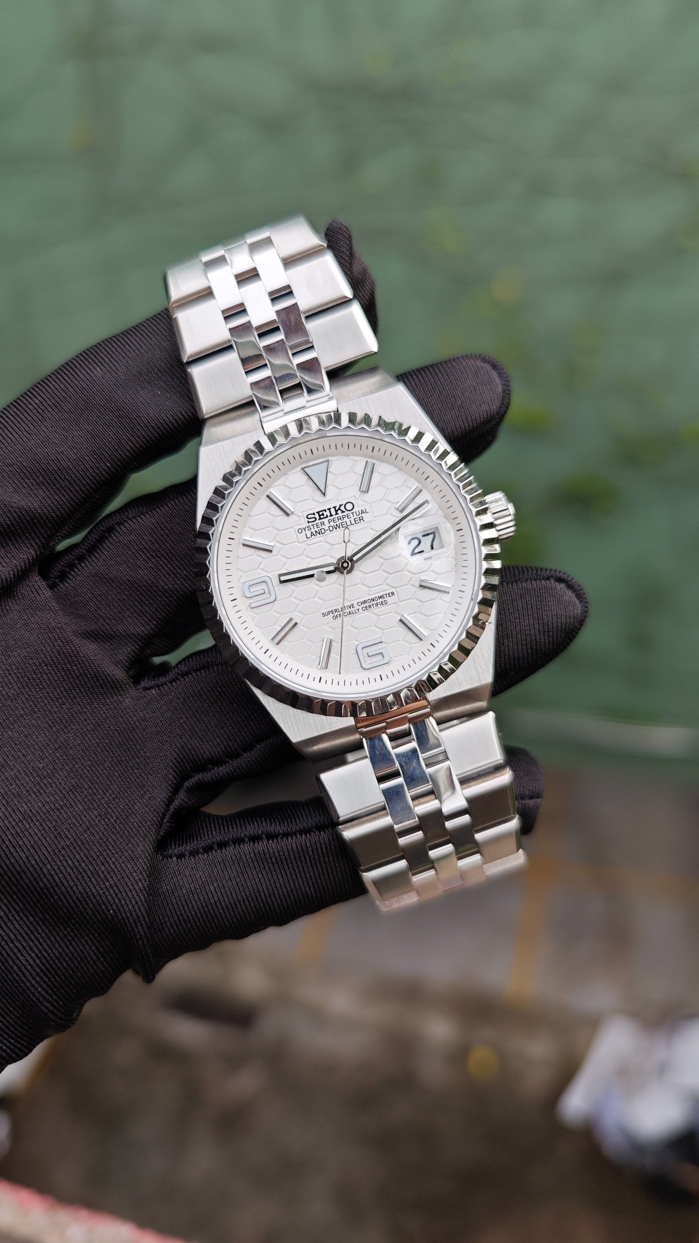 White Land Dweller Mod